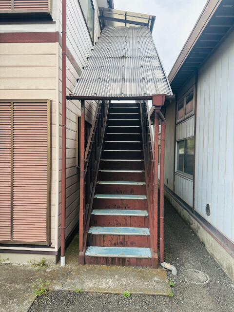 その他共有部分　駐輪場側階段