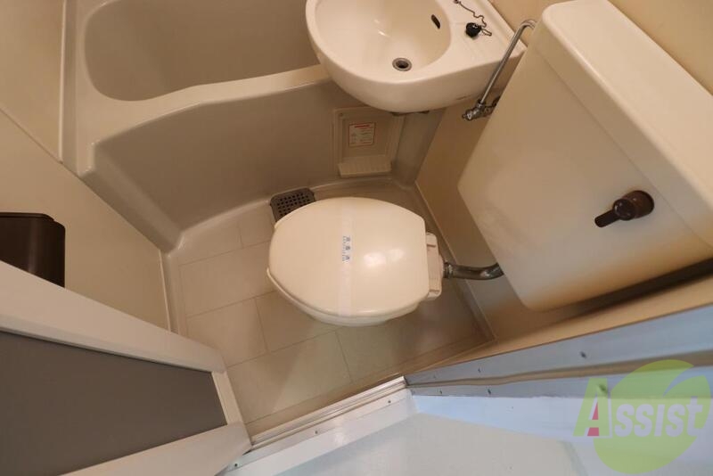 トイレ　トイレは３点ユニットです。