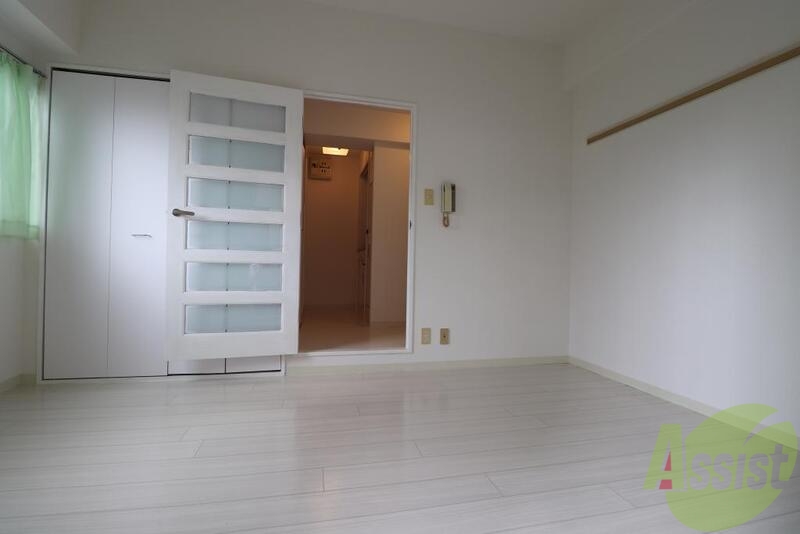 その他部屋・スペース　明るく開放的な寝室です。