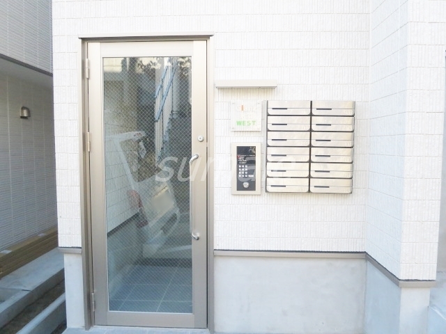 エントランス　物件入口です☆