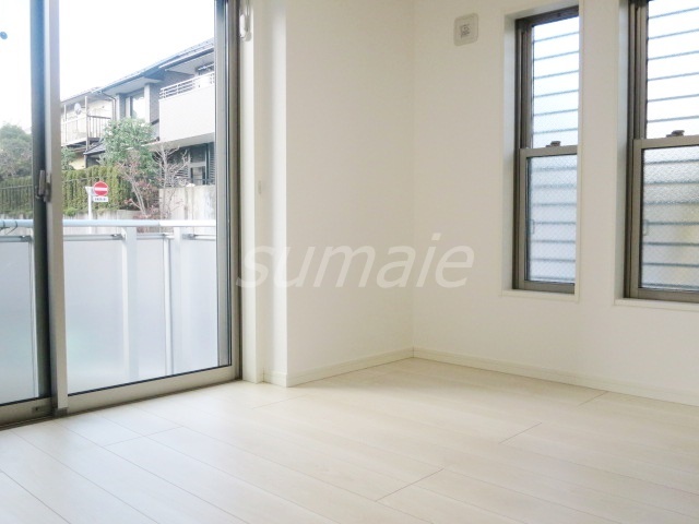 居室・リビング　角部屋２面採光です☆