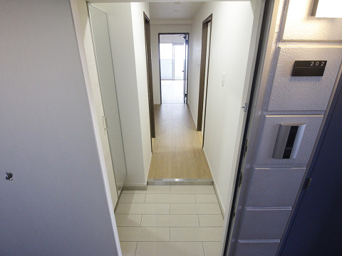 玄関　※写真は同型タイプ、現況優先。