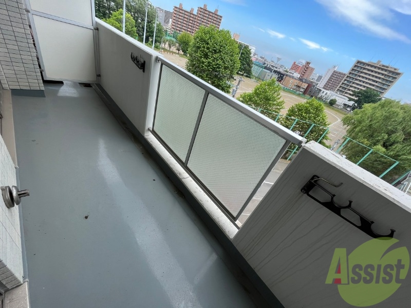 バルコニー　バルコニーです。洗濯物を干したり一息ついたりできますね！