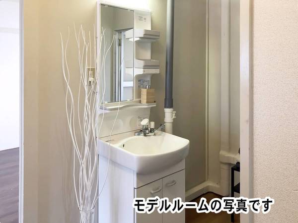 洗面設備　モデルルームの写真です