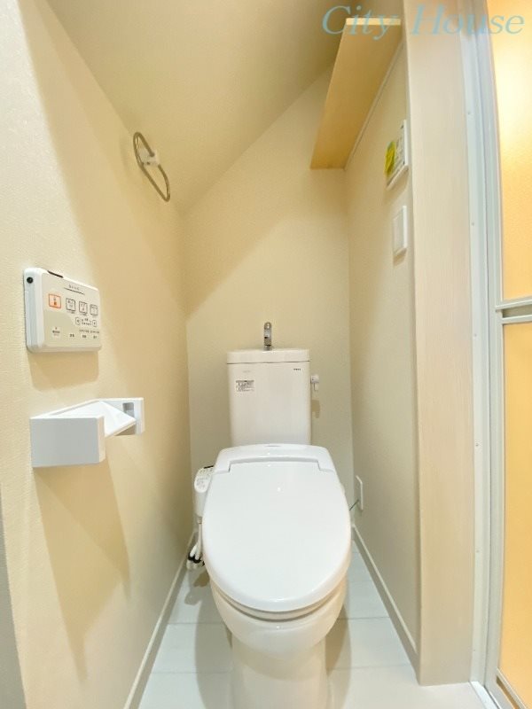 京王線 京王八王子駅 徒歩8分 2階建 築6年のトイレ写真