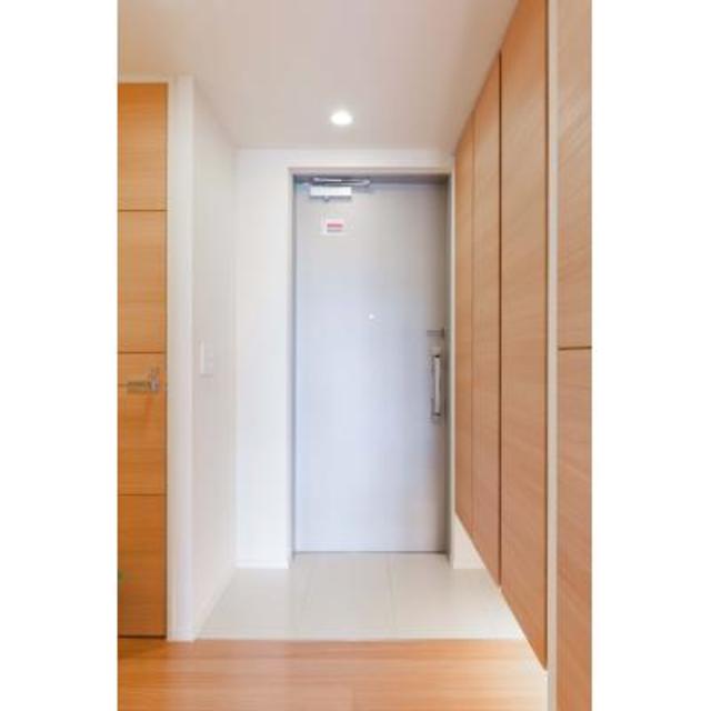 玄関　※写真は同タイプ住戸です。