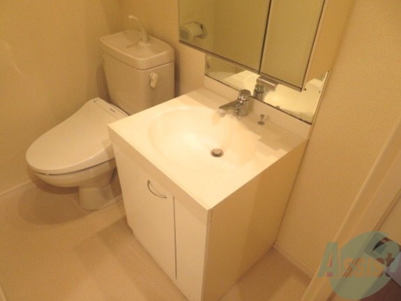 洗面設備　洗面台は鏡も大きく、朝の準備が捗りそうですね