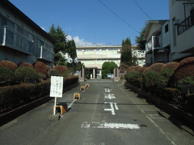 高校・高専　神奈川県立横須賀高校（高校・高専）まで527m