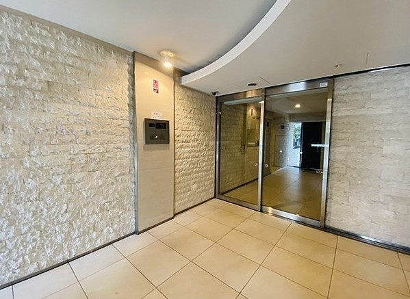 ロビー　オートロック