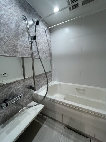 バス・シャワールーム　ゆったりサイズのお風呂