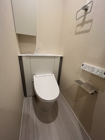 トイレ　ウォシュレット付き