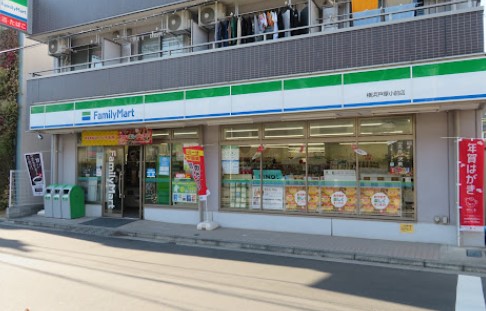 コンビニ　ファミリーマート 横浜戸塚小前店（コンビニ）まで655m