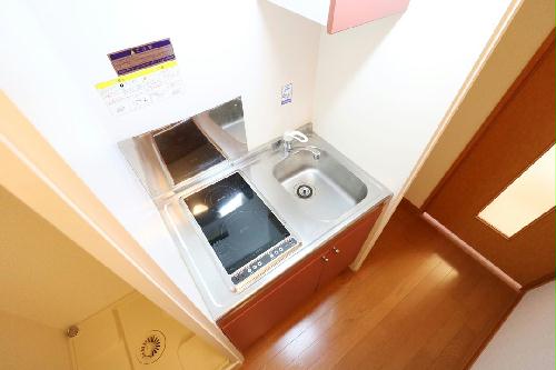 キッチン　お掃除らくらくの２口ラジエントヒーターを採用