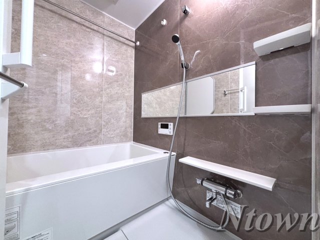 バス・シャワールーム　落ち着いた空間のお風呂です