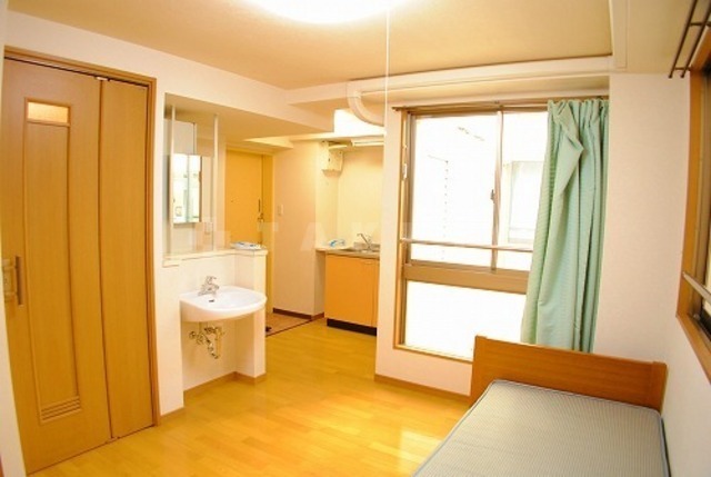 居室・リビング　採光面も多く明るいです