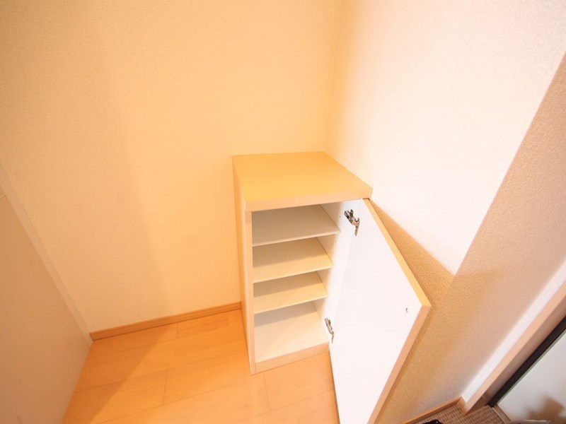 玄関　玄関　シューズボックス付