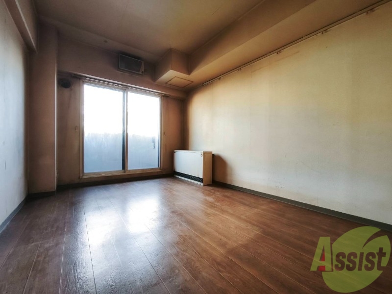 その他部屋・スペース　別の角度から洋室を撮影しました。落ち着きのある空間です。