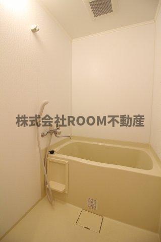 バス・シャワールーム　コンパクトで使いやすいお風呂です