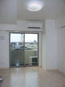 居室・リビング　「約6.5帖の洋室です」