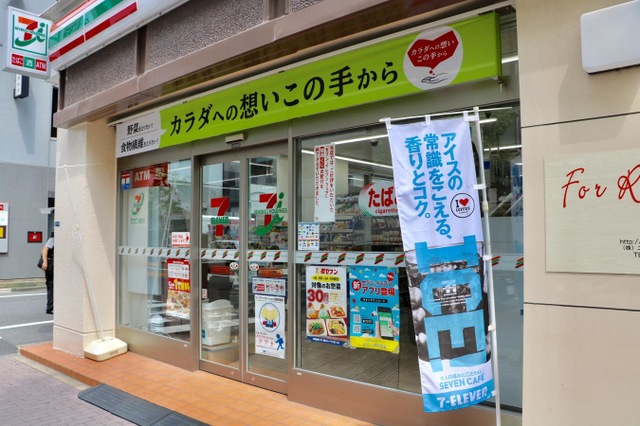コンビニ　セブンイレブン中央区築地2丁目店（コンビニ）まで60m