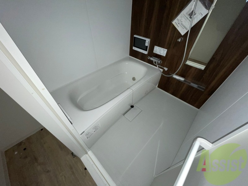 バス・シャワールーム　バスルームはこちらです。広々としてゆったり休めます。