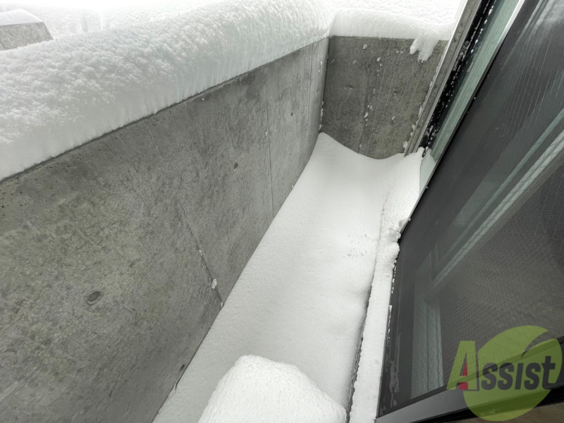 バルコニー　窓を開けると風通しも良く、気分も上がりそう！