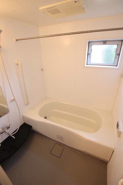 バス・シャワールーム　窓付き浴室★