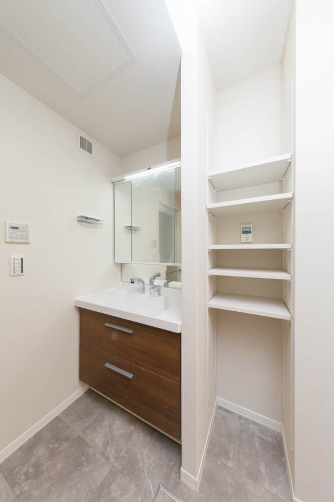 洗面設備　洗面所　毎日使うものだからこそシンプルに。忙しい毎朝を迎え…