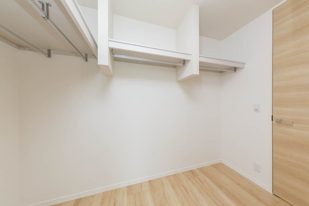 収納　ＷＩＣ　大容量の収納力のあるウォークインクローゼットを採用…