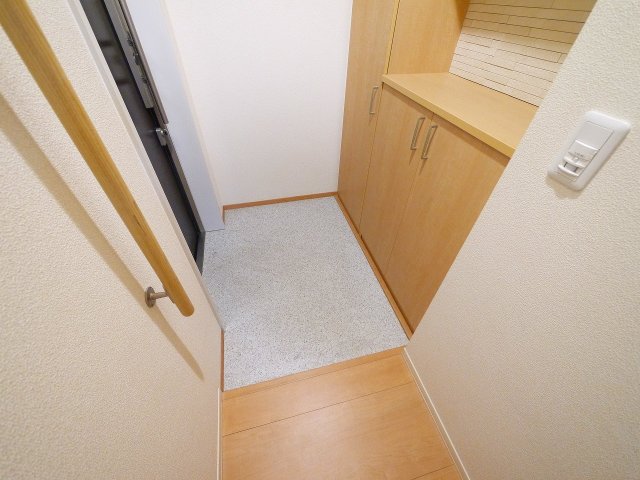 玄関　シューズボックスにはたくさんの靴を収納出来ますよ。
