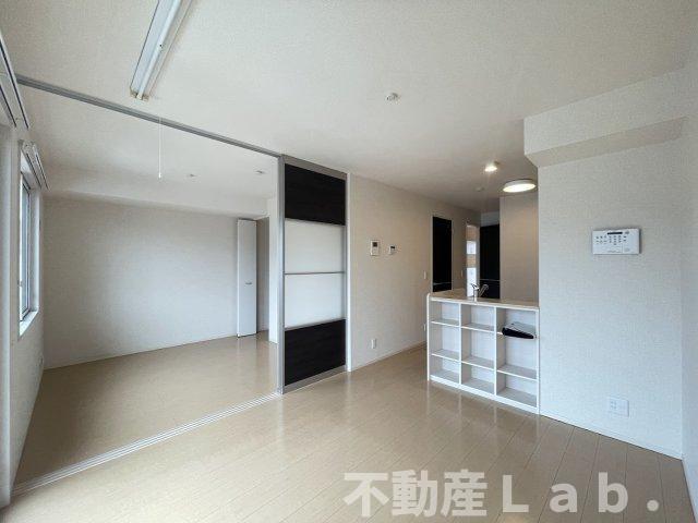 居室・リビング　※同一建物別号室のお写真です。