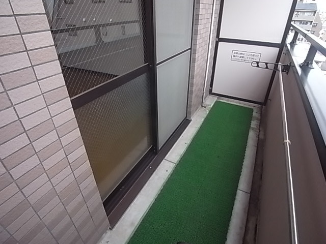 バルコニー　洗濯物をたくさん干せるバルコニー