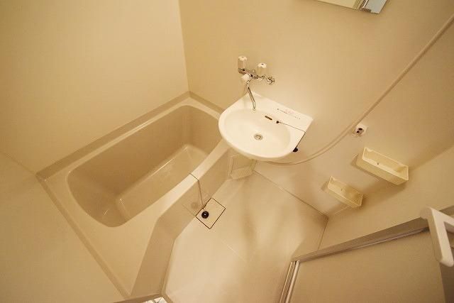 バス・シャワールーム　。・。・一日の疲れを癒すお風呂です♪。・。・