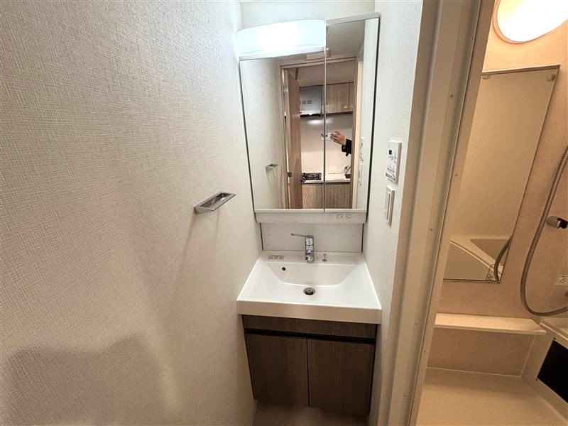 洗面設備　別部屋の参考写真となります