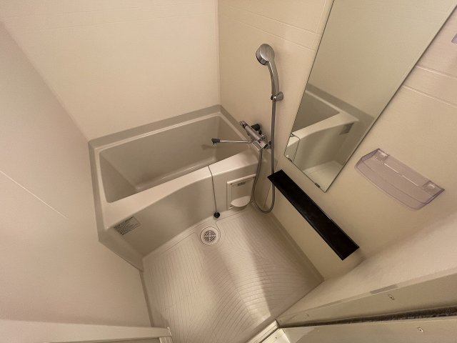 バス・シャワールーム　モデル写真