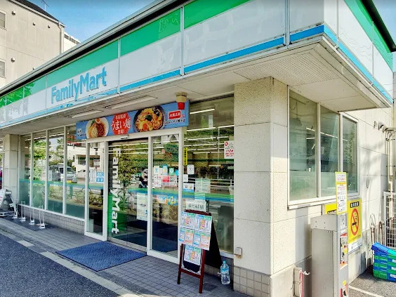 コンビニ　ファミリーマート 高田三丁目店（コンビニ）まで249m