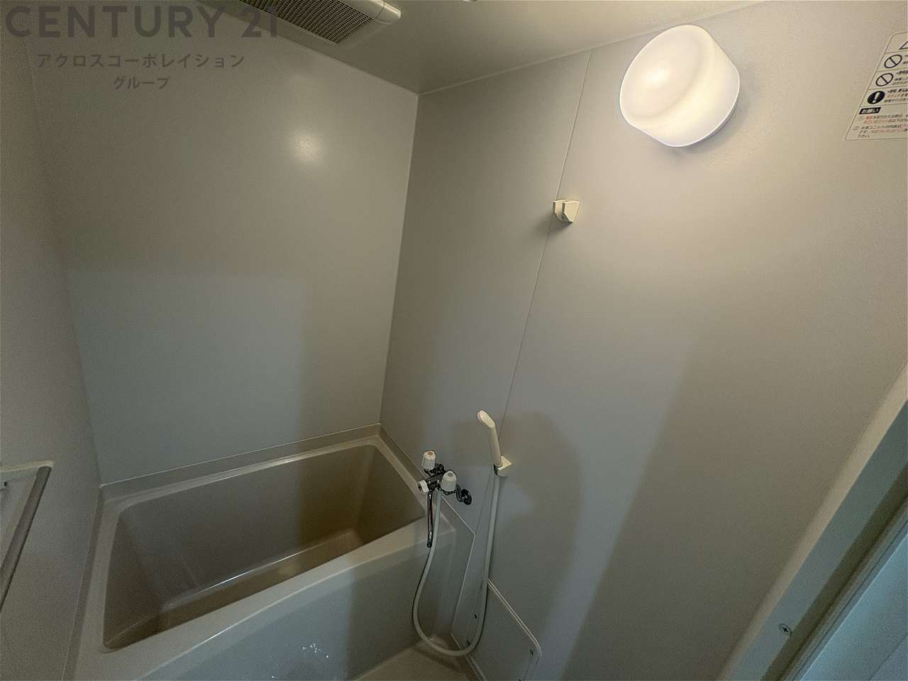 バス・シャワールーム　シンプルで機能的なユニットバスです