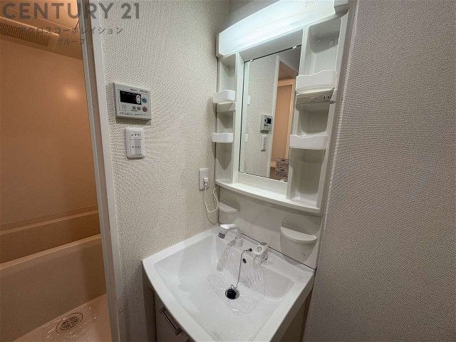 洗面設備　収納豊富な洗面台！