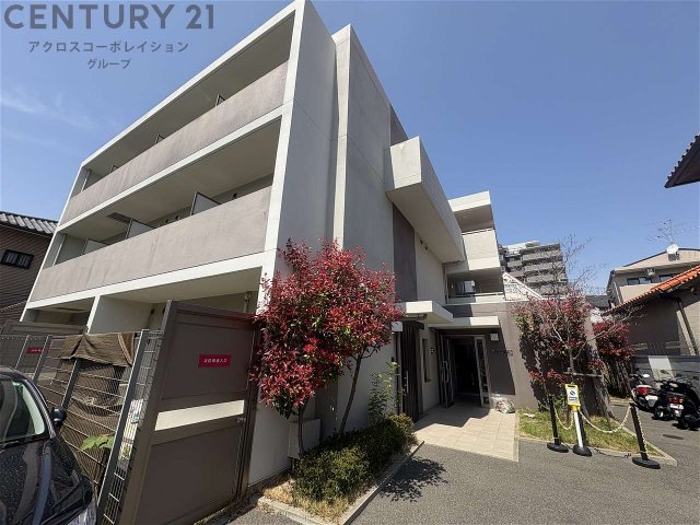 建物外観　オートロックつきで外部からの出入りが無く安心です