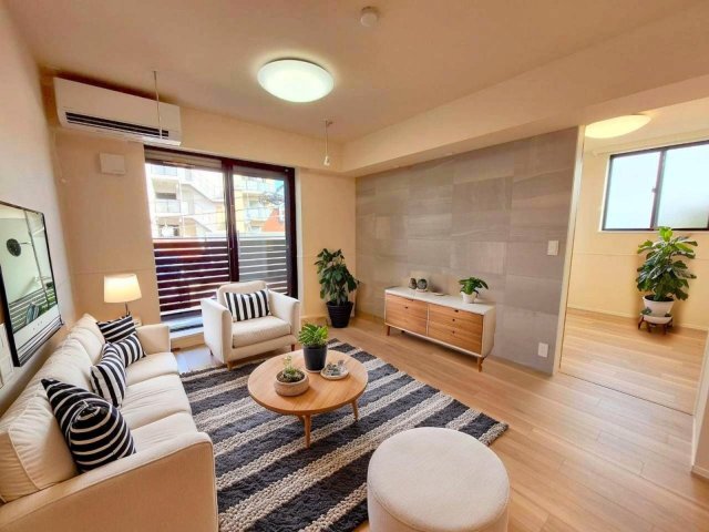 居室・リビング　家具付きのイメージパースです※実際は家具は付きません