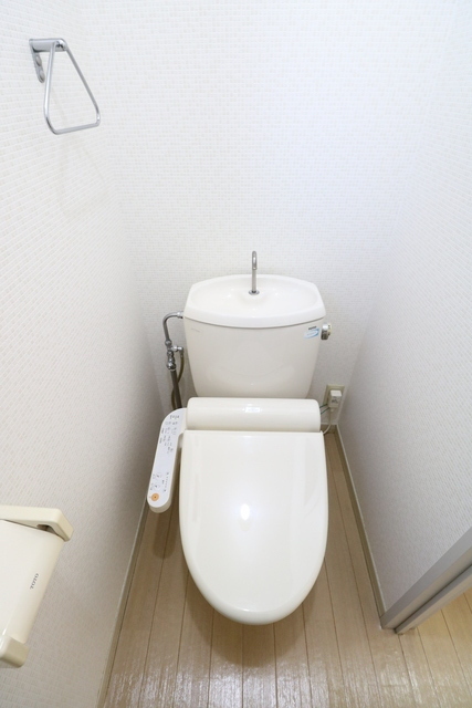 トイレ　温水洗浄機能付便座