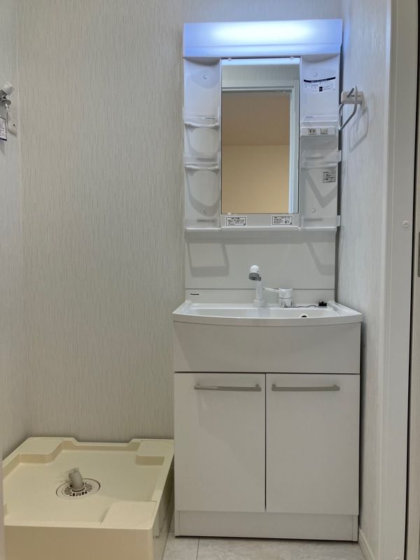 洗面設備　独立洗面台あり、毎朝おしゃれに忙しい女性の方におすすめです