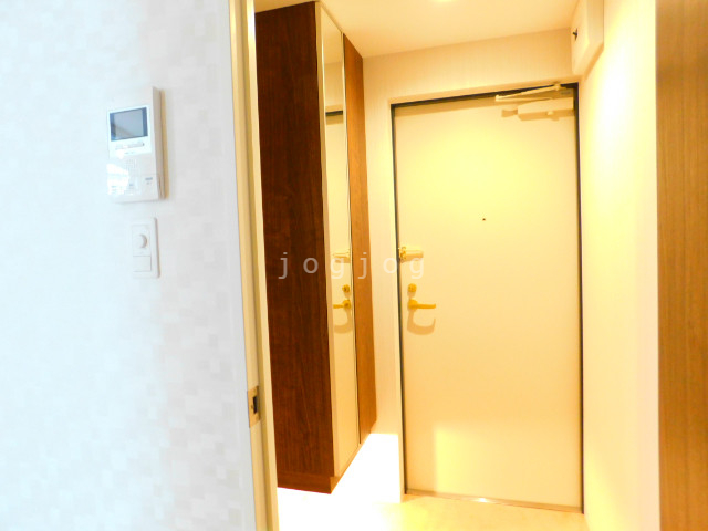 玄関　玄関スペースも広々としています