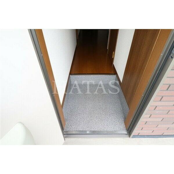 玄関　同物件別部屋です。