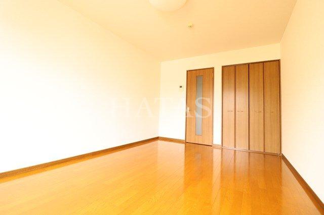 居室・リビング　同物件別部屋です。