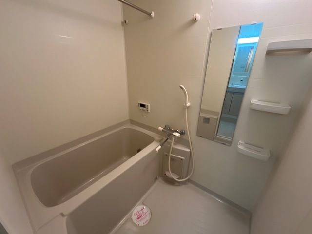 バス・シャワールーム　追い焚き・浴室乾燥機付きのお風呂です♪