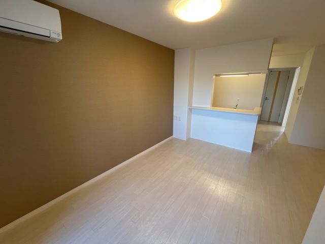 居室・リビング　明るいリビングです☆