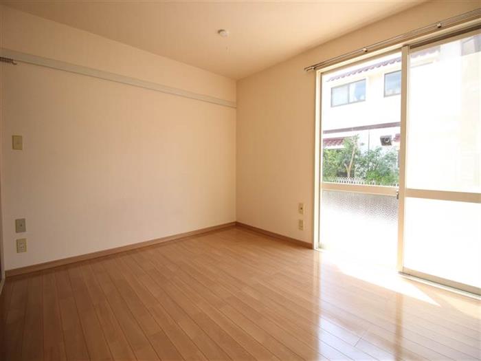 居室・リビング　別の部屋の写真です。写真はリフォームイメージになります。