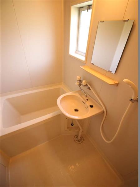 バス・シャワールーム　別の部屋の写真です。写真はリフォームイメージになります。