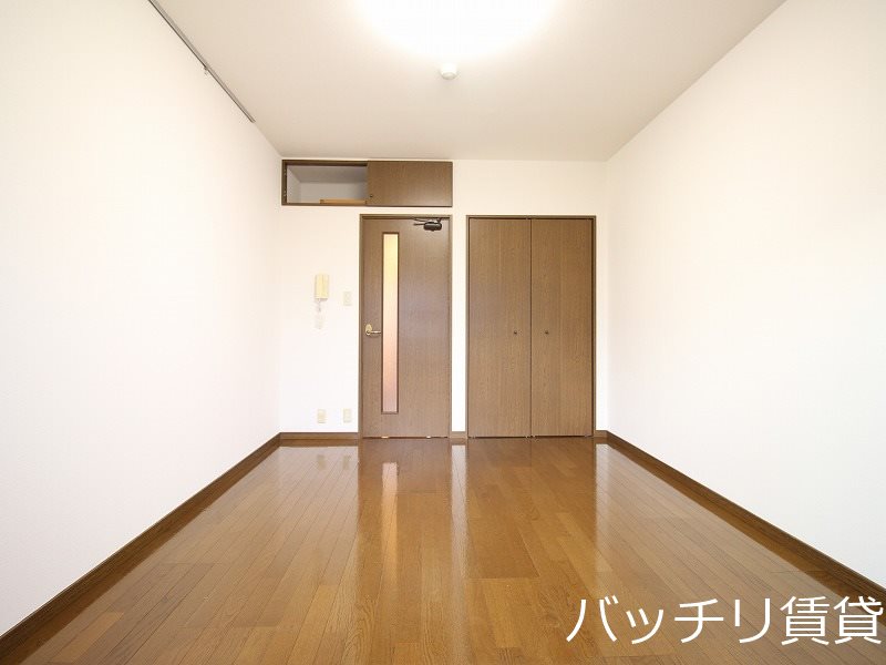 居室・リビング　同物件別号室の為、現状優先